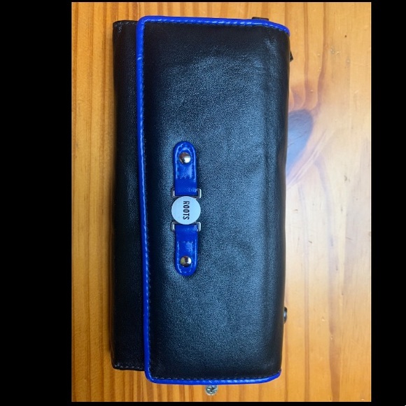 Roots Black Leather Wallet - Picture 2 of 5